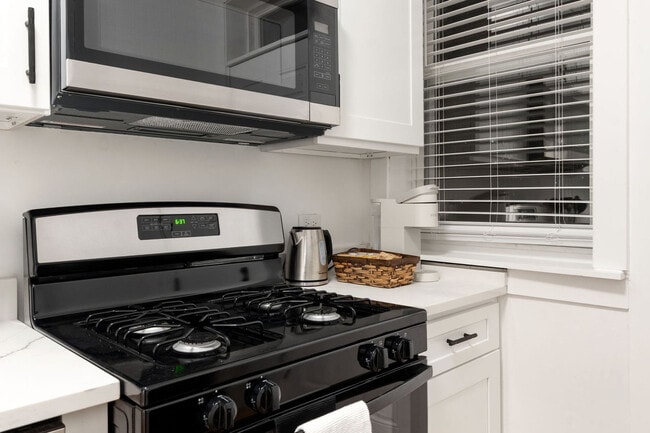 Building Photo - 618 W Patterson Ave