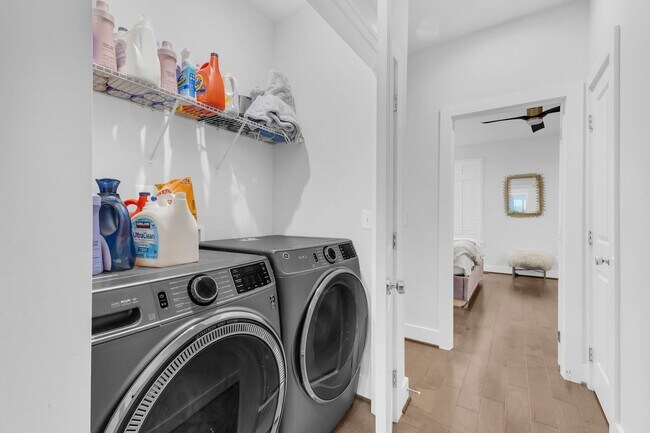 Building Photo - Modern 4-Level Townhome with Rooftop Terrace & Indoor/Outdoor Fireplace Near Old Town