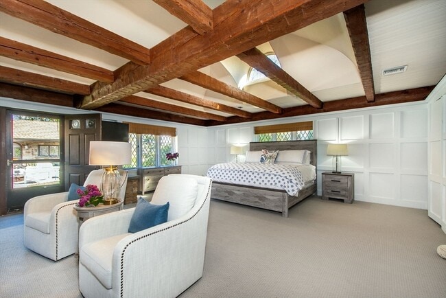 Building Photo - 19 Hobart Ln