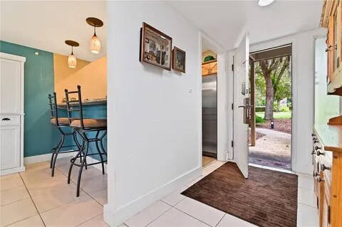 Building Photo - 681 Olde Camelot Cir