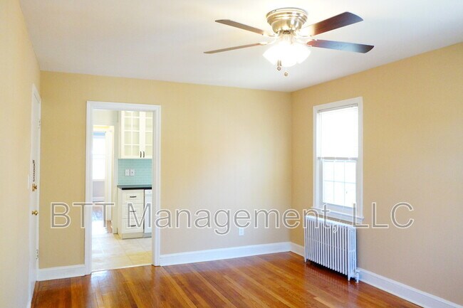 Building Photo - 812 Greenwood Cir