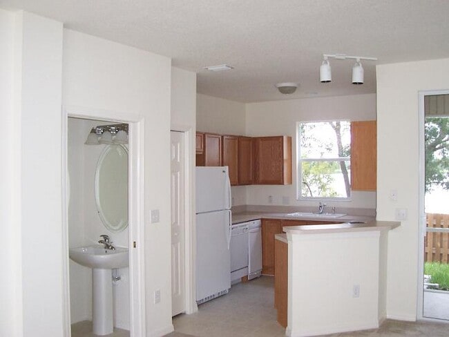 Building Photo - 11046 Black Swan Ct