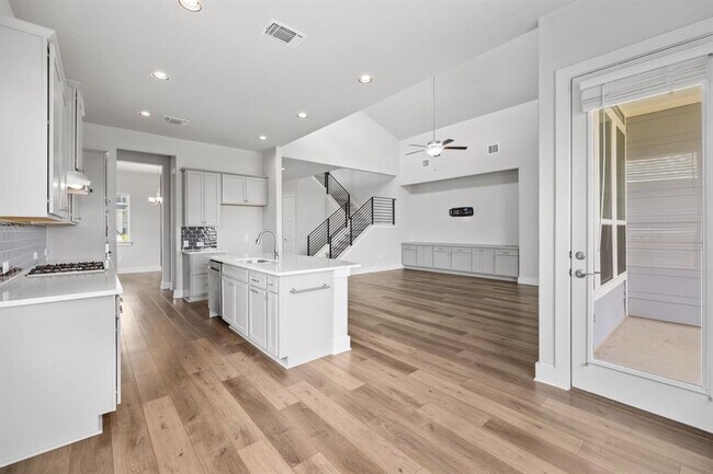Building Photo - 11000 Charger Wy