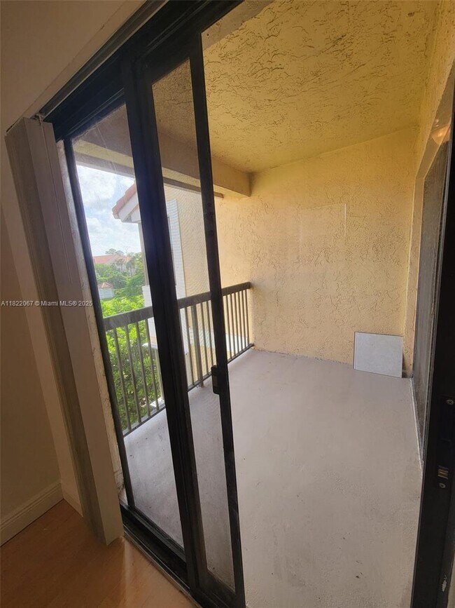 Building Photo - 5641 Riverside Dr