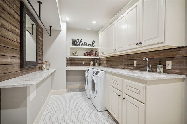 Building Photo - 1930 Northside Dr NW