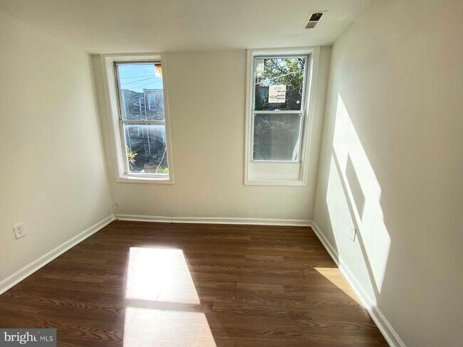 Building Photo - 3015 Rayner Ave