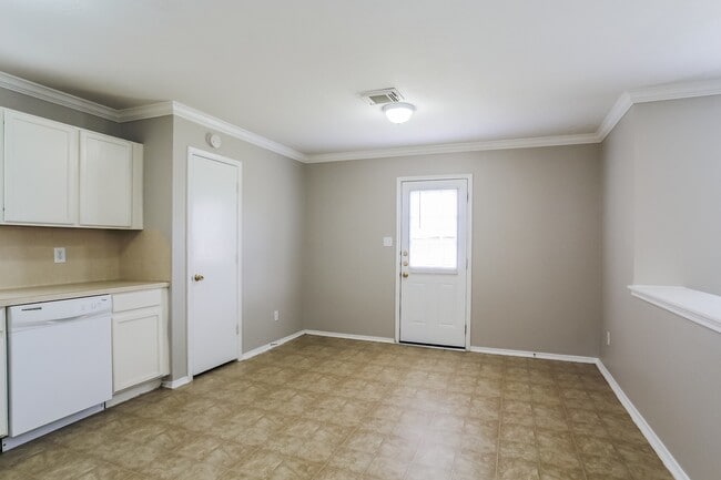 Building Photo - 5827 Clerkenwell Dr