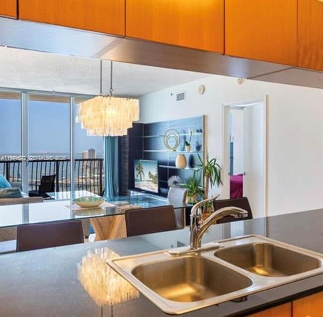 Building Photo - 750 N Bayshore Dr