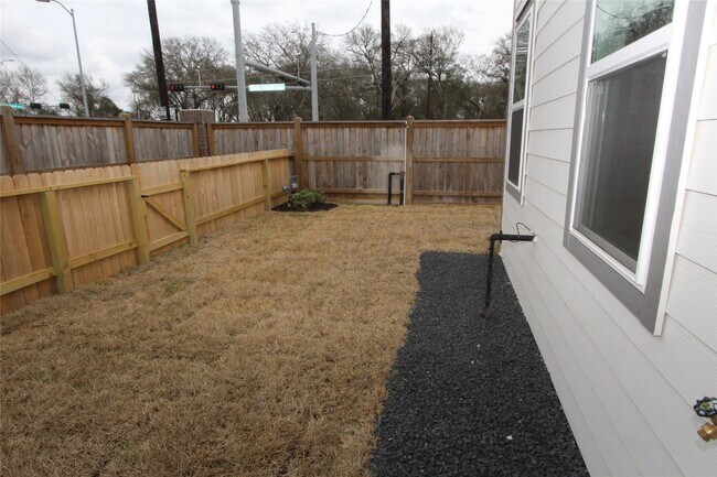 Building Photo - 27802 Western Crk Ct