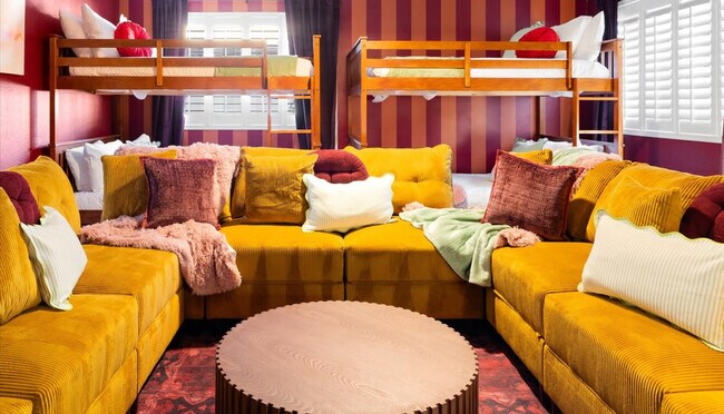 Building Photo - 2431 E Laurel St