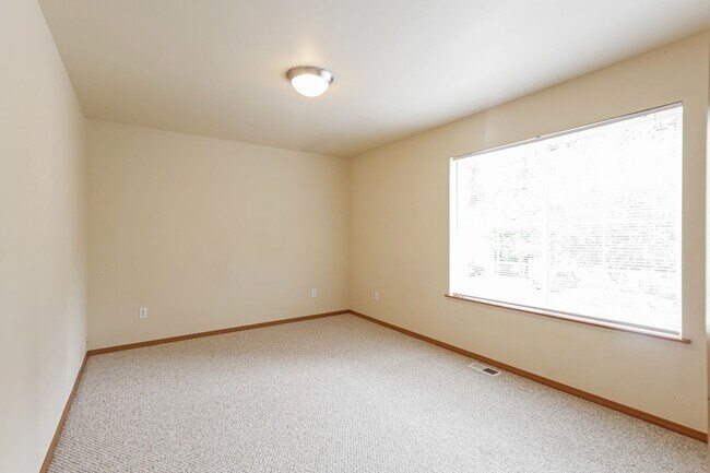 Building Photo - 6907 Desperado Dr SE