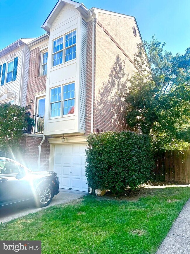 Building Photo - 7819 Colonial Springs Blvd
