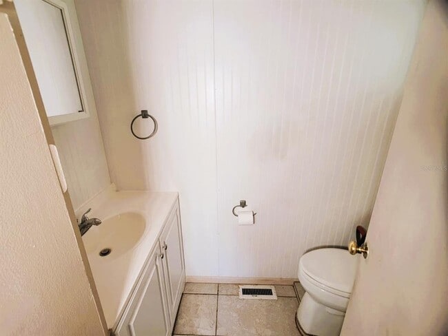 Building Photo - 407 51st Ave Terrace W