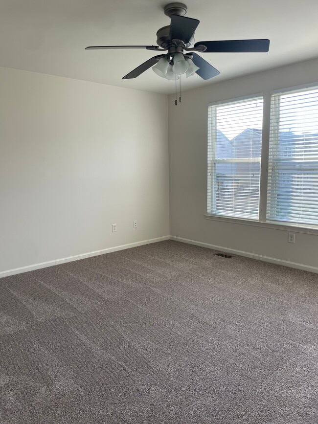 Building Photo - 4270 Sonata Dr