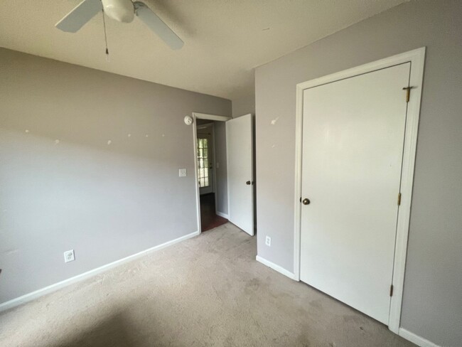 Building Photo - 3 Bedroom 2 Bath House in Hemmingwood - We...