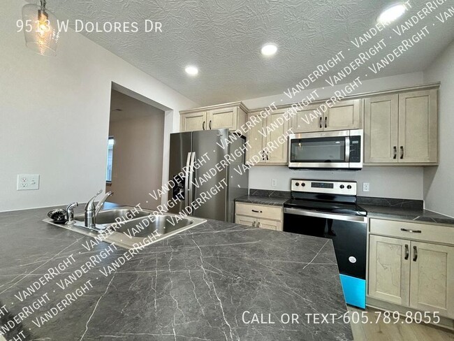 Building Photo - 9513 W Dolores Dr