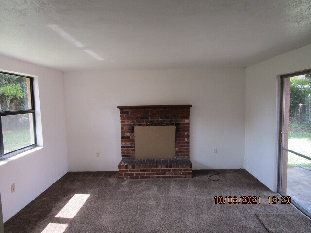 Building Photo - 1262 Essex Rd