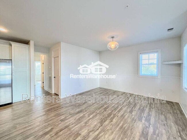 Building Photo - 7922 Shore Dr