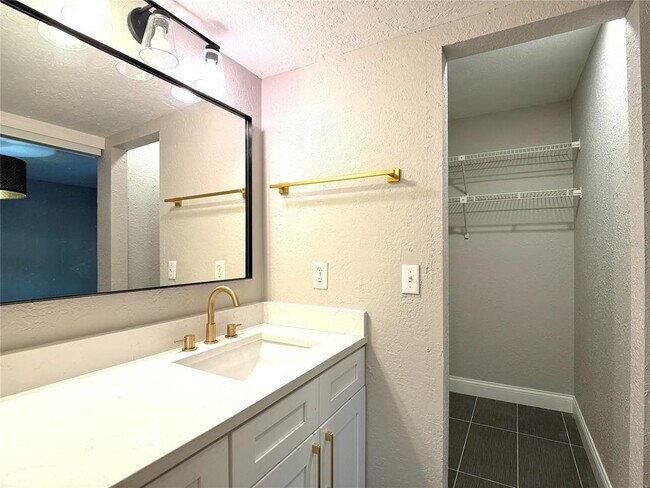 Building Photo - 4815 Walden Cir