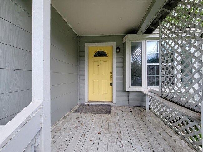 Building Photo - 2306 Downey Dr