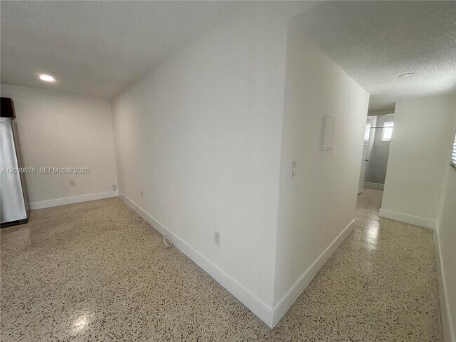 Building Photo - 458 E 31st St