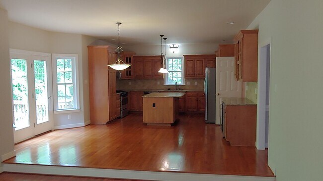 Building Photo - 3-4 BR / 2.5 BA Lovely Two-Story in The Highlands