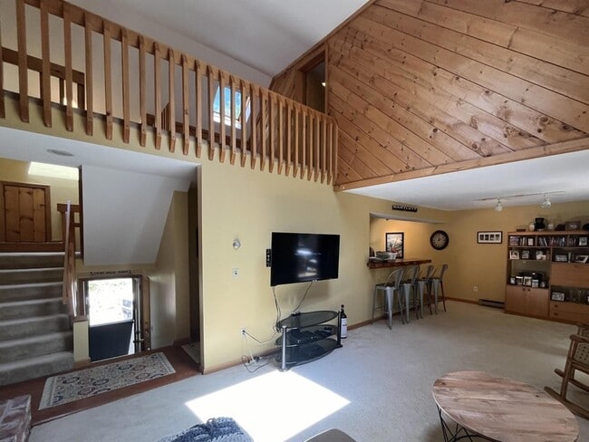 Building Photo - 35 Woodland Pines Rd