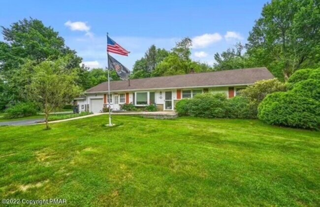 Building Photo - 400 Hemlock Dr