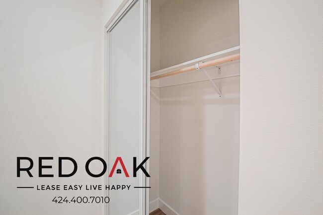 Building Photo - 1611 Oak St