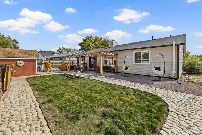 Building Photo - Modern Comfort Meets Charm – Beautifully U...
