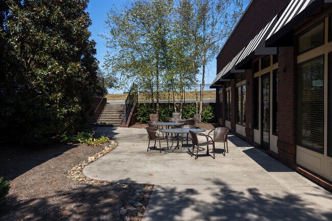 Building Photo - 509 Broadberry Ave