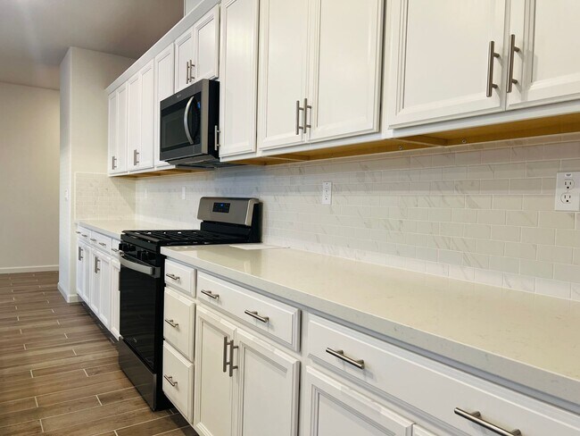 Building Photo - Beautiful 4 bed/2 bath Meritage Home in El...