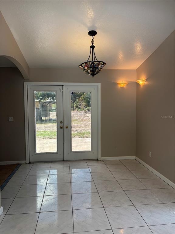 Building Photo - 510 S Cedar Ave