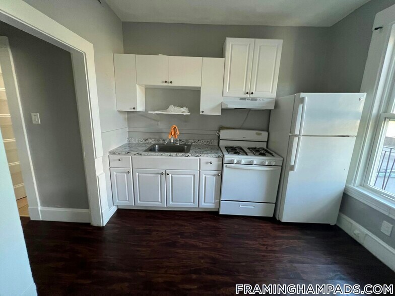 Building Photo - 64 Hollis St