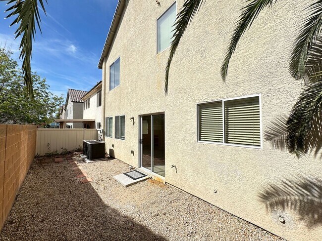 Building Photo - FALCON POINTE