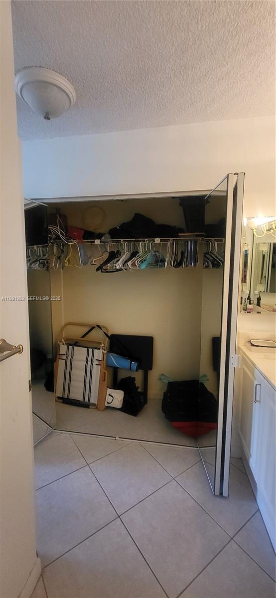 Building Photo - 3800 S Ocean Dr