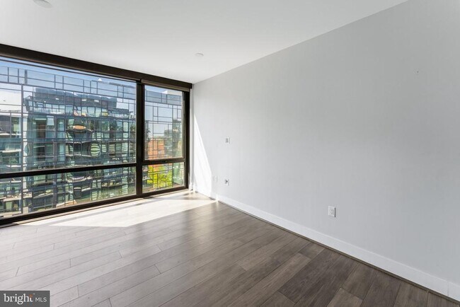 Building Photo - 1300 4th St SE