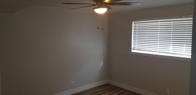 Building Photo - 1 Bedroom Salt Lake Condo Available early ...