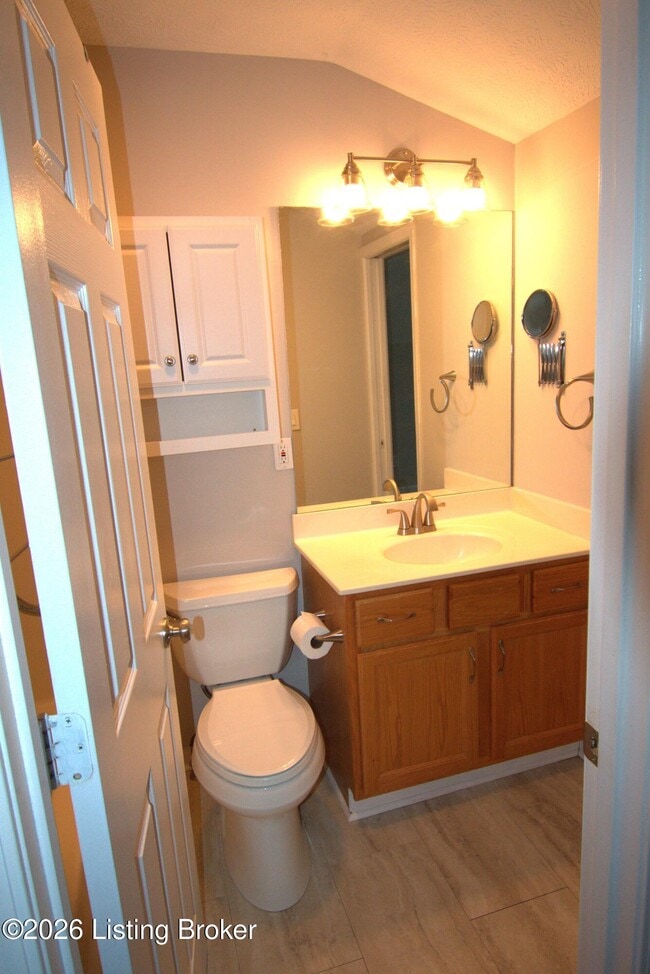 Building Photo - 10407 Pinoak View Dr