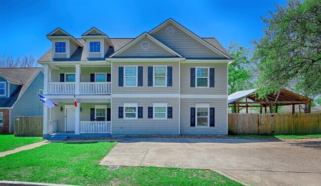 Building Photo - 1122 Detroit St