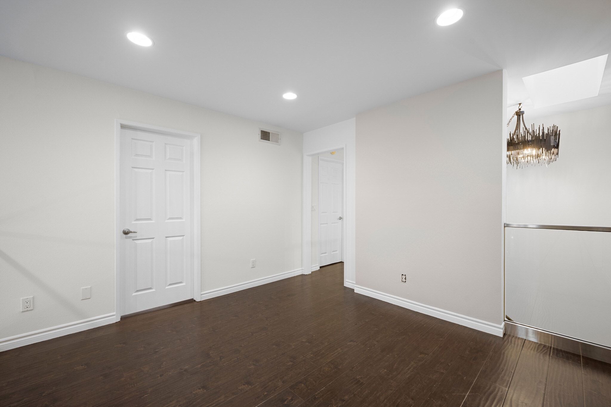 Building Photo - 323 N Jackson St