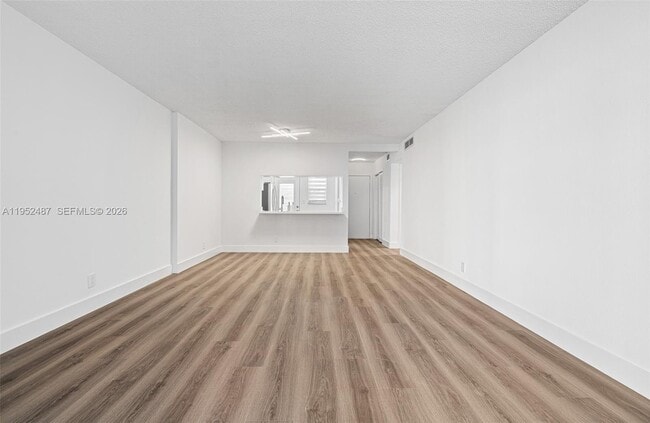 Building Photo - 901 NE 14th Ave