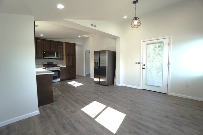Building Photo - 5801 Juniper Ave