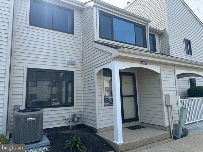 Building Photo - 1405 Roberts Way