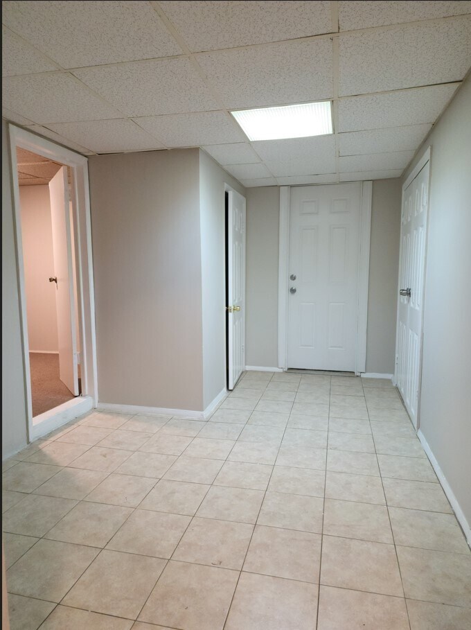 165 W 48th St Bsmt - 171 W 48th St