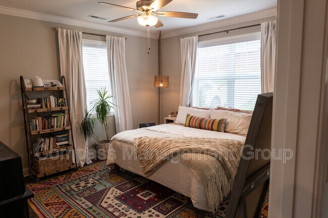 Building Photo - 933 E Churchwell Ave