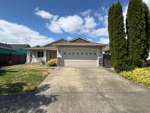 Building Photo - Comfort and Convenience in NE Albany