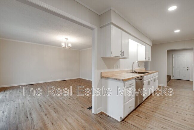Building Photo - 810 Caldonia St