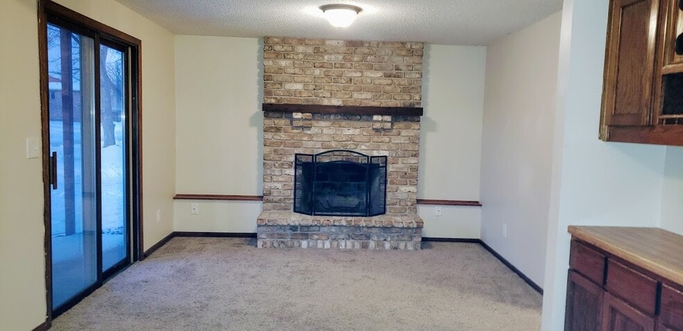 Building Photo - 2323 Amberwood Dr