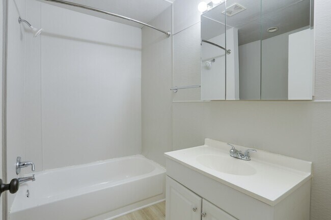 Building Photo - 221 Porter Dr